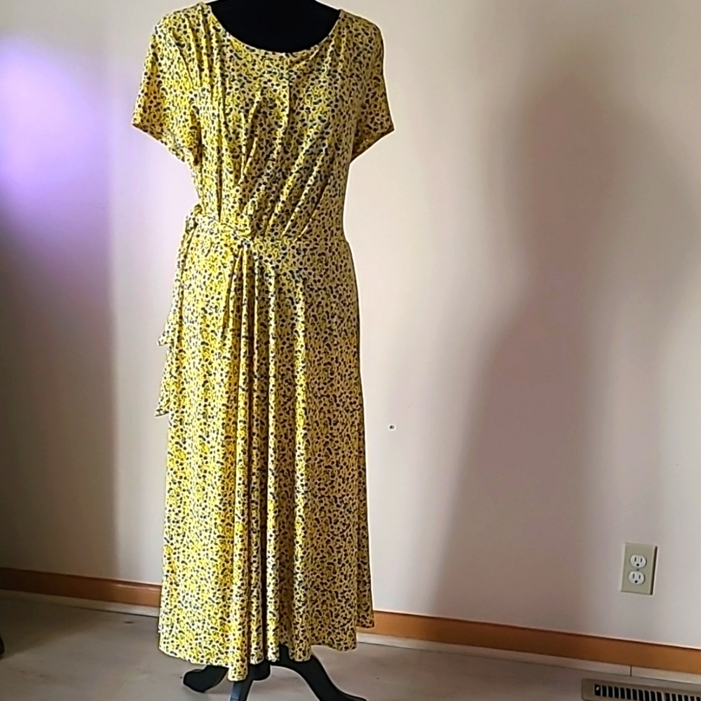 Perceptions Short Sleeve Floral Midi Fit + Flare Dress size L